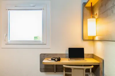 Télévision ou salle de divertissement dans l'établissement ibis budget Paris Porte d'Italie Est