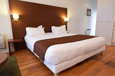 Un ou plusieurs lits dans un hébergement de l'établissement Residhotel Imperial Rennequin