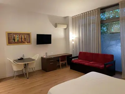 Télévision ou salle de divertissement dans l'établissement Residhotel Imperial Rennequin