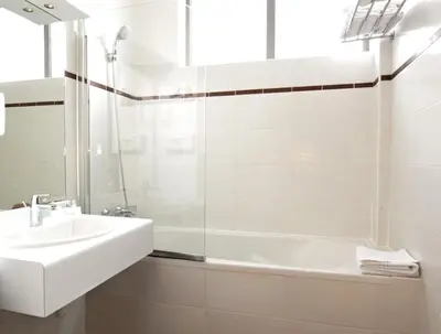 Salle de bains dans l'établissement Residhotel Imperial Rennequin