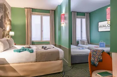 Un ou plusieurs lits dans un hébergement de l'établissement Hotel Avalon Paris