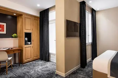 Télévision ou salle de divertissement dans l'établissement Hotel Ducs de Bourgogne