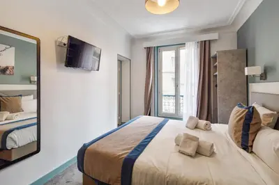 Un ou plusieurs lits dans un hébergement de l'établissement Grand Hôtel Des Gobelins
