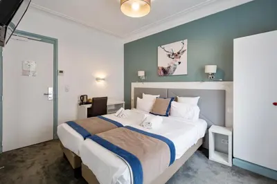 Un ou plusieurs lits dans un hébergement de l'établissement Grand Hôtel Des Gobelins
