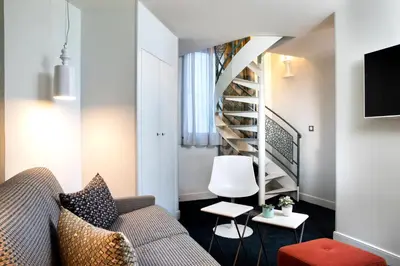 Coin salon dans l'établissement Hôtel Marais Hôme