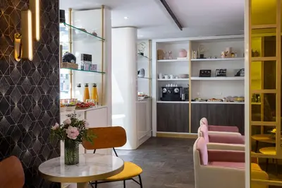Cuisine ou kitchenette dans l'établissement Hôtel Nude Paris - Color Vision