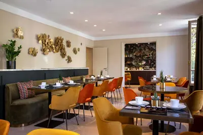 Coin salon dans l'établissement Hôtel Aiglon