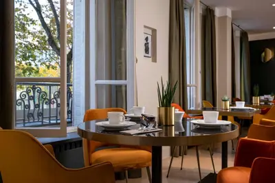 Coin salon dans l'établissement Hôtel Aiglon