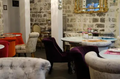 Coin salon dans l'établissement Le Pavillon Hotel