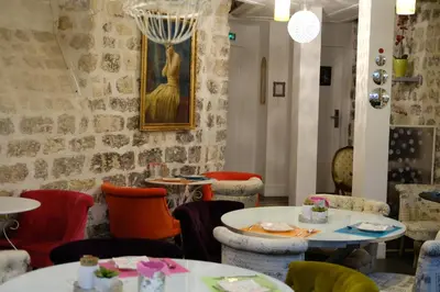 Coin salon dans l'établissement Le Pavillon Hotel