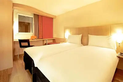 Un ou plusieurs lits dans un hébergement de l'établissement ibis Paris Montmartre Sacré-Coeur
