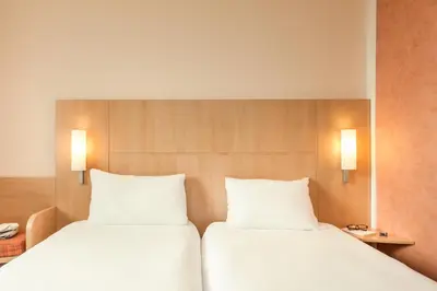 Un ou plusieurs lits dans un hébergement de l'établissement ibis Paris Pont de Suresnes Longchamp