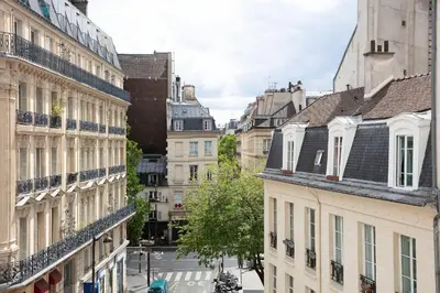 Vue générale sur Paris ou vue de la ville depuis l'hôtel