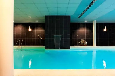 Piscine de l'établissement Amiral Hôtel ou située à proximité