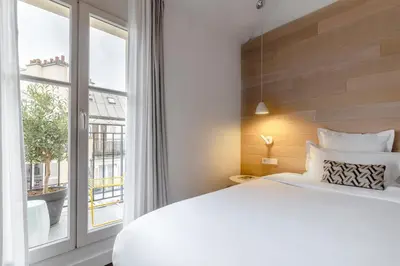 Un ou plusieurs lits dans un hébergement de l'établissement 9Hotel Opera