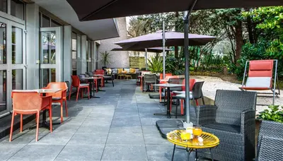 Restaurant ou autre lieu de restauration dans l'établissement Hôtel Mercure Paris Boulogne Pont de Saint Cloud
