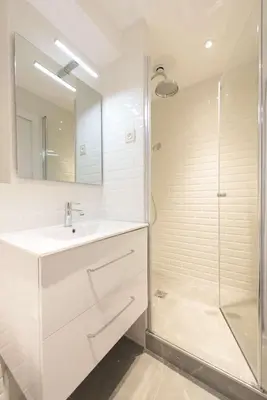Salle de bains dans l'établissement Candide