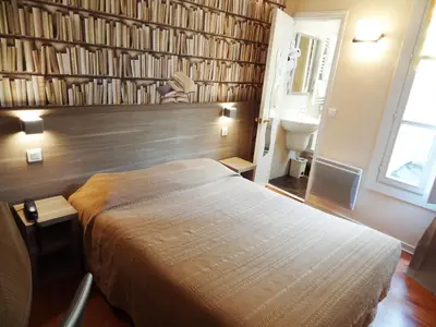 Un ou plusieurs lits dans un hébergement de l'établissement Amélie Hotel