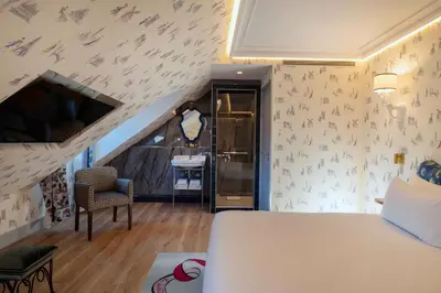 Un ou plusieurs lits dans un hébergement de l'établissement Hôtel Le Magnifique Ex Hôtel Le M