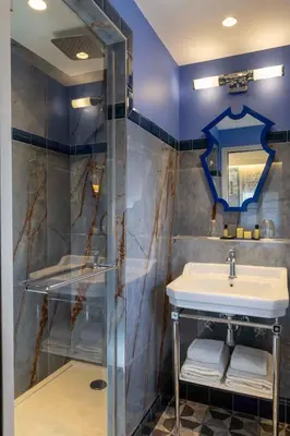 Salle de bains dans l'établissement Hôtel Le Magnifique Ex Hôtel Le M