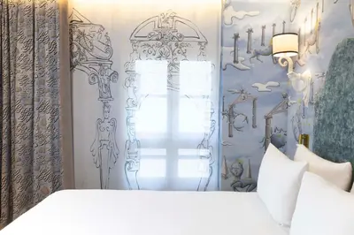 Un ou plusieurs lits dans un hébergement de l'établissement Hôtel Le Magnifique Ex Hôtel Le M
