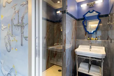Salle de bains dans l'établissement Hôtel Le Magnifique Ex Hôtel Le M
