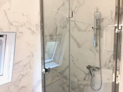 Salle de bains dans l'établissement Élégance Haussmanienne, studio moderne et cosy