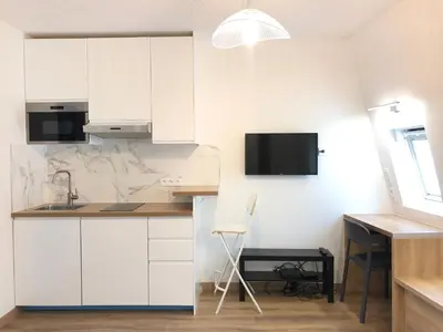 Cuisine ou kitchenette dans l'établissement Élégance Haussmanienne, studio moderne et cosy