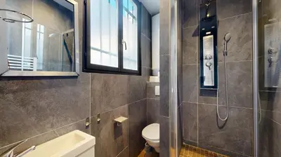 Salle de bains dans l'établissement 126 Suite Abraham - Superbe Appartement à Paris