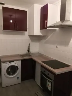 Cuisine ou kitchenette dans l'établissement Modern apartment and studio near the metro
