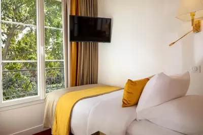 Un ou plusieurs lits dans un hébergement de l'établissement Hotel De Suede Saint Germain