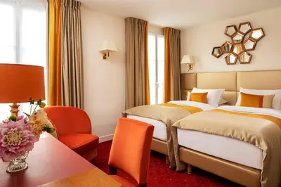 Un ou plusieurs lits dans un hébergement de l'établissement Hotel De Suede Saint Germain