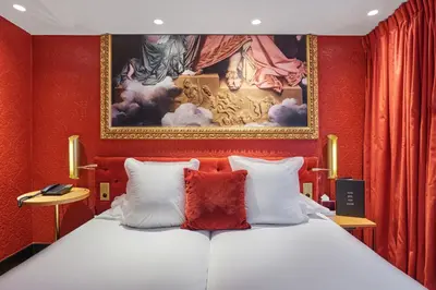 Un ou plusieurs lits dans un hébergement de l'établissement Hotel Eiffel Petit Louvre