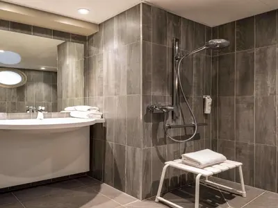Salle de bains dans l'établissement ibis Paris Alesia Montparnasse