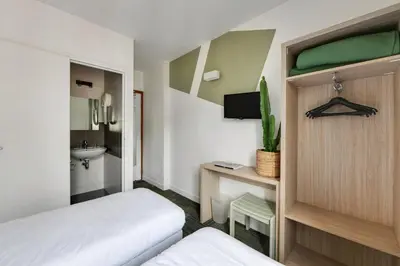Un ou plusieurs lits dans un hébergement de l'établissement Louisa Hotel Paris