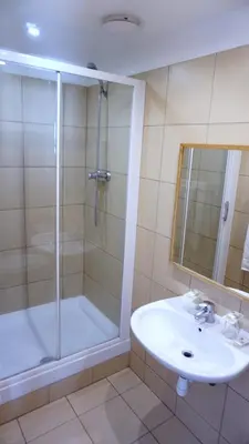 Salle de bains dans l'établissement Hôtel Liège Strasbourg