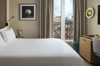 Un ou plusieurs lits dans un hébergement de l'établissement NH Paris Opéra Faubourg