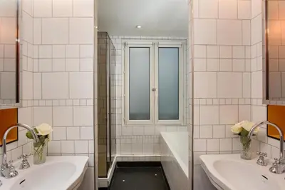 Salle de bains dans l'établissement NH Paris Opéra Faubourg