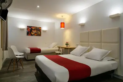Un ou plusieurs lits dans un hébergement de l'établissement Hôtel Lecourbe, Paris Tour Eiffel