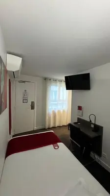 Un ou plusieurs lits dans un hébergement de l'établissement Hôtel Lecourbe, Paris Tour Eiffel