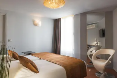 Un ou plusieurs lits dans un hébergement de l'établissement Le Bon Hôtel