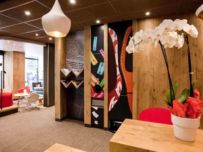 Coin salon dans l'établissement ibis Paris Gare De L'Est TGV