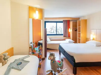 Un ou plusieurs lits dans un hébergement de l'établissement ibis Paris 17 Clichy-Batignolles