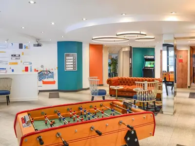 Coin salon dans l'établissement ibis Paris Gare de Lyon Diderot