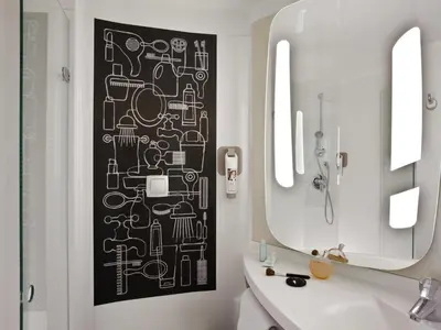 Salle de bains dans l'établissement ibis Paris Porte de Clichy Centre