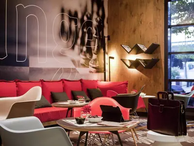 Coin salon dans l'établissement ibis Paris Porte de Clichy Centre