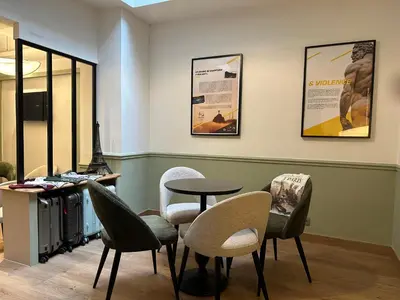 Coin salon dans l'établissement Hotel Little Regina