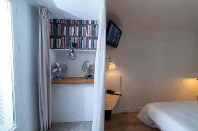 Un ou plusieurs lits dans un hébergement de l'établissement Hotel Little Regina