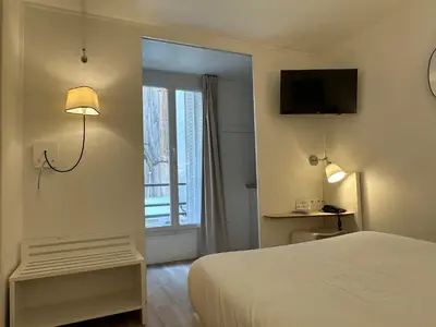 Un ou plusieurs lits dans un hébergement de l'établissement Hotel Little Regina