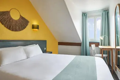 Un ou plusieurs lits dans un hébergement de l'établissement Hôtel Kabanel by Happyculture